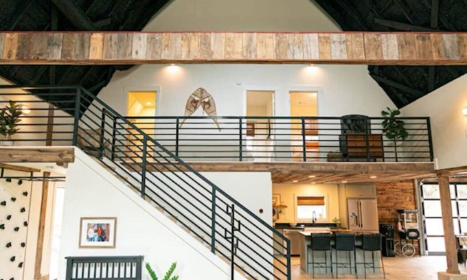 Bella Vista House | Adventure Barn-On HGTV "Fixer to Fab"-Access MTB