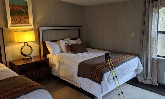 Eureka Springs Cabin | Adventure Cabin 1with 2 Queen Beds