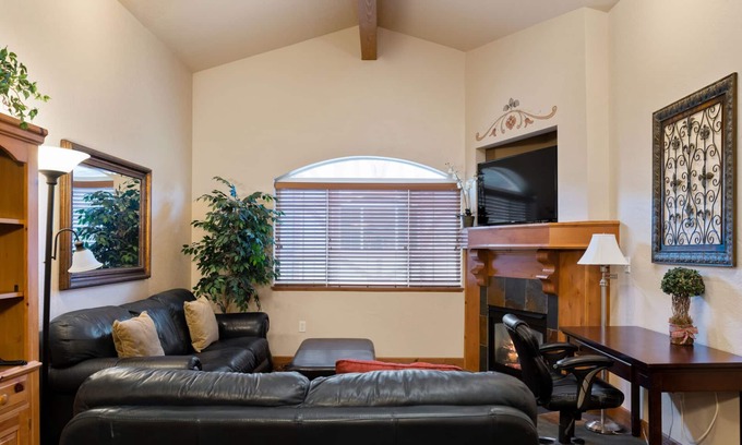 Midway Villa | Adventure Hub~Backcountry Ski|Snowmobile|Scuba Diving Villa 3049-1