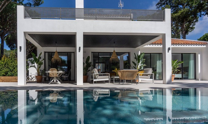 Cabo Roche House | Aenea, espacio y confort a menos de 600m de la playa