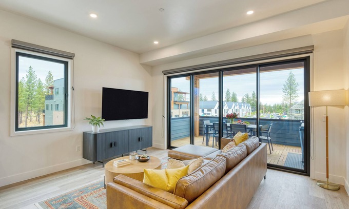 Bend House | Aerie Luxe 4 Unit Buyout | 10BDR, Mins to Old Bend | Hot Tub + Mountain Views