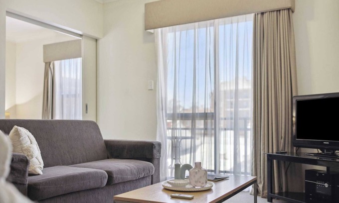 Northbridge Apartment | Affordable Apt in Northbridge with Pool