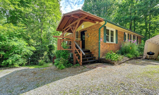Robbinsville Cabin | Affordable, Artsy, Unique! Blue Ridge Mtn-View Gem