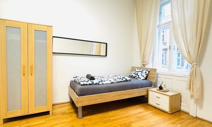 Ottakring Apartment | Affordable Comfort Stay | Walk to Stadthalle