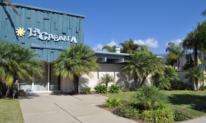Carpinteria Condo | Affordable, end unit on courtyard in desirable La Cabaña! Steps From beach