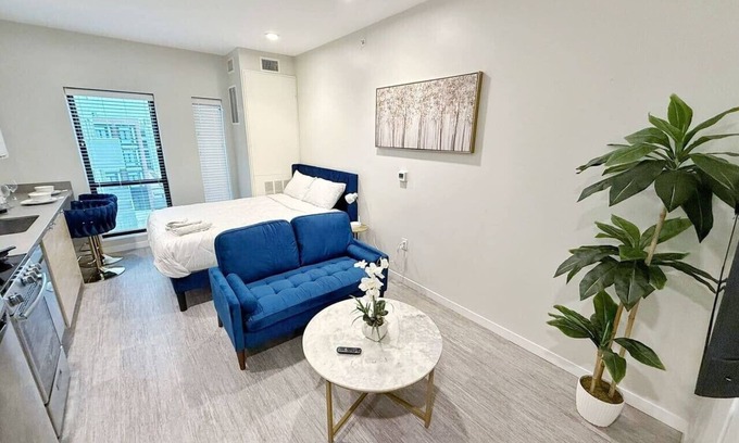 Downtown Des Moines Apartment | Affordable Stylish Studio in Des Moines