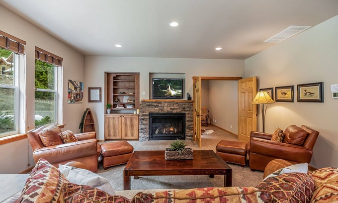Cle Elum House | Affordable-Two Homes-Private-Stunning Views+PetsOk-LARGE GROUPS
