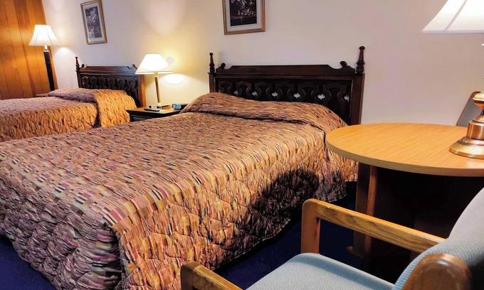 International Falls Hotel | Affordable Comfort Near Attractions | 2 Full Beds with 1 Twin Bed & Rollaway Bed