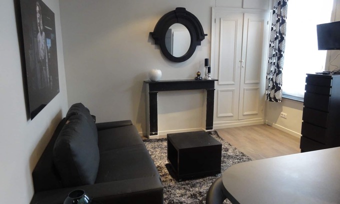 Old Lille Apartment | AGENCY MOMENT 'APART - Glam' Rock