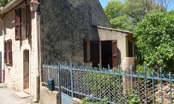 Sillans-la Cascade House | Agréable Maison de Village Près D'une Rivière