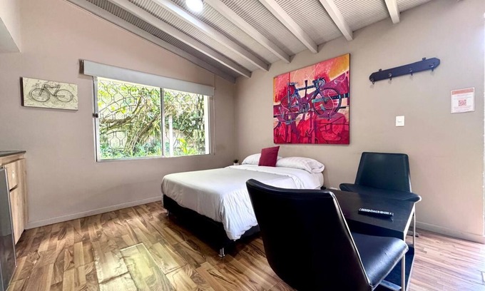 La Aguacatala Apartment | Aguacatala by Roots Rentals