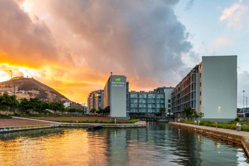 Victoria and Alfred Waterfront Apartment | aha Harbour Bridge Hotel & Suites