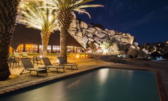 Omaruru Cabin | Ai Aiba - The Rockpainting Lodge