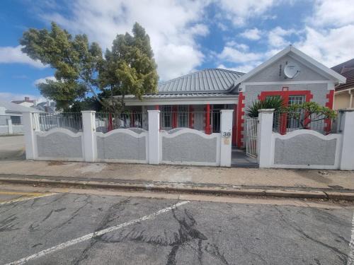 Port Elizabeth Central Apartment | AIDEN'S GUEST HOUSE