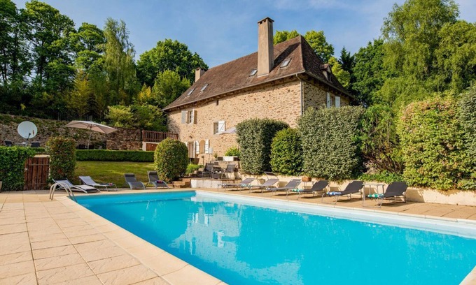 Saint-Pierre-de-Frugie Villa | Aillac Farmhouse - Four Bedroom Villa, Sleeps 11