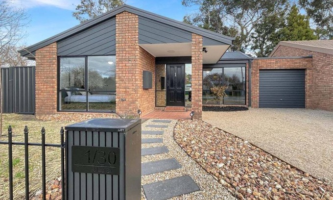 Mansfield House | Ailsa House 30 - Centre of Mansfield.