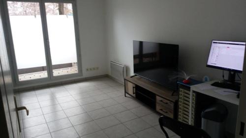 Villefranche-sur-Saone Apartment | Air-conditioned 2 bedroom duplex apartment 5 people
