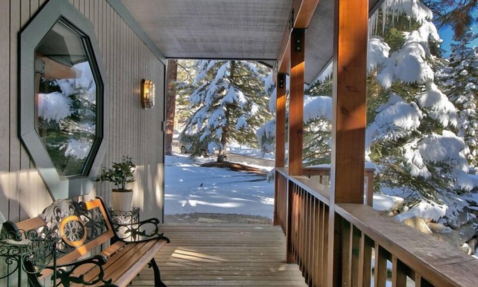 Lower Kingsbury House | Air-condition, Close to Casinos, Hot Tub, Pool Table and Foosball Table