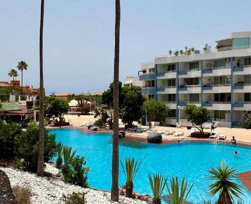 San Miguel de Abona Apartment | Air conditioning, private parking and fully equipped Kitchen in hotel room in Golf del Sur, Tenerife