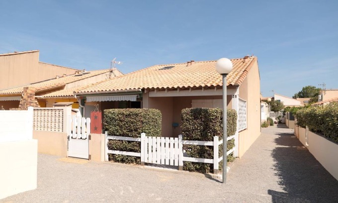Portiragnes-Plage Villa | Air-conditioned villa 150 m from the beach. Pets allowed