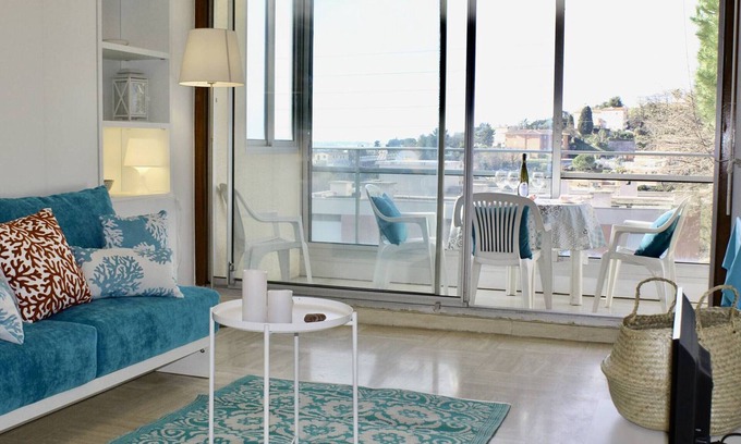 Bastide Giraud Apartment | Air-conditioned studio, pool & parking, near beach