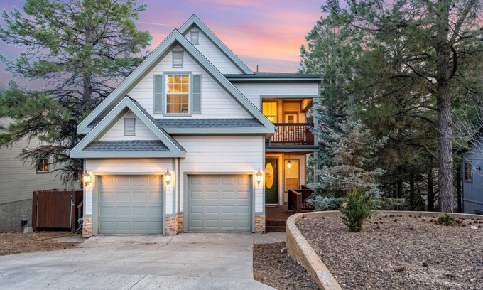 Ponderosa Trails House | Air Conditioned 3200 sq/ft home, New decks, outdoor spaces in the Pines