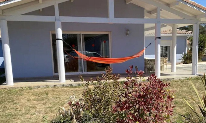 Leon House | Air-conditioned 4* Villa Léon heated swimming pool (12.5x5) secured by shutter.