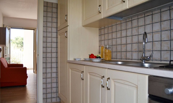 Roca Vecchia Villa | Air-Conditioned Apartment Near the Beach with Spacious Balcony & Garden