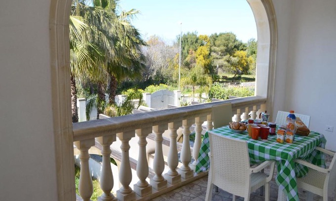 Roca Vecchia Apartment | Air-conditioned Apartment Near The Beach With Spacious Balcony & Garden; Pets