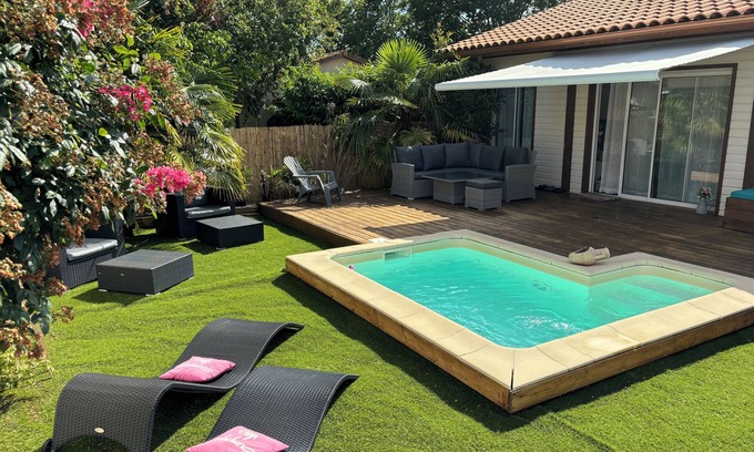 Biscarrosse Villa | Air-conditioned wooden house, heated swimming pool, spa, internet and bicycles in a quiet location