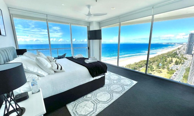 Broadbeach Apartment | Air on Broadbeach Beachfront 2Level stunning apartment with 180 degree views