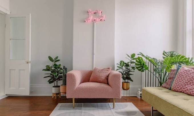 Central Hamilton House | Airy loft | Chic 70’s & 80’s vibe in an artsy area