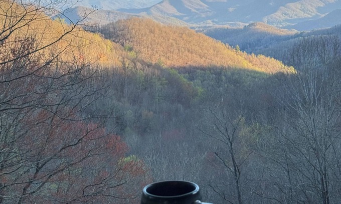 Sylva House | Airy mountain top retreat with world class views.