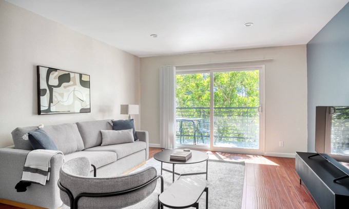 Woodland Hills Apartment | Airy Woodland Hills 1BR w/Pool & Gym, nr Warner Center, by Blueground
