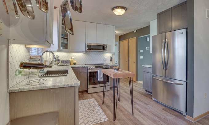 Highland Square Cottage | Akron Home w/Deck: Walk to Towpath Trail!