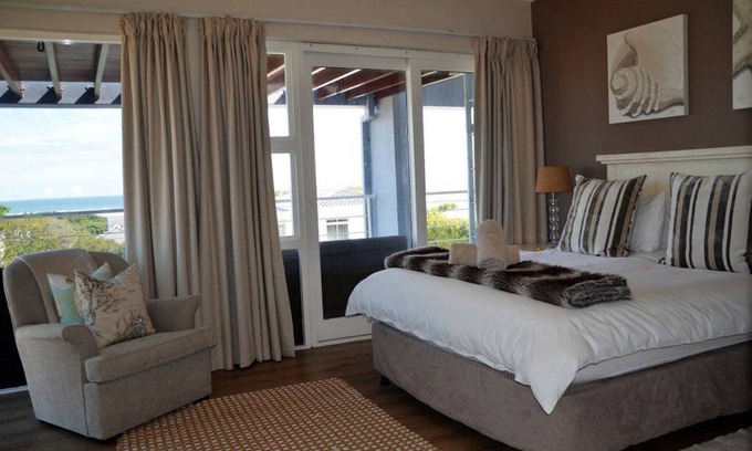 Voelklip House | Akwa House Hermanus - your home away from home!