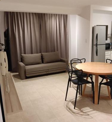 La Plata Apartment | Alójate 12 - Moderno y luminoso - 4 o 2 personas Zona Hospital Español-Estadio Unico