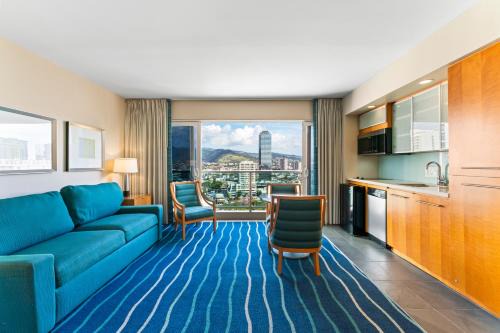 Ala Moana Apartment | Ala Moana Hotel near beach King bed