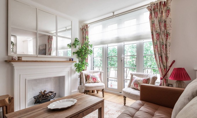Colville Apartment | Alba Place III by onefinestay