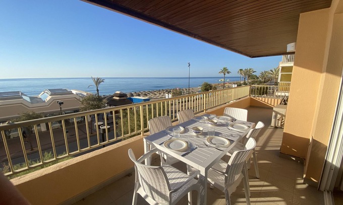 Fuengirola City Centre Apartment | Albamar frontline Beach apartment 3 bedrooms