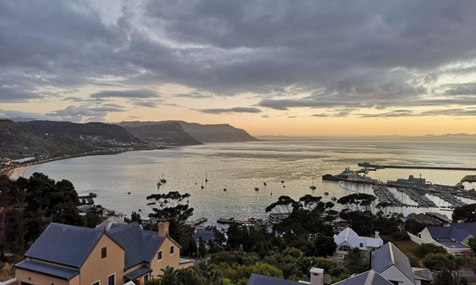 Simon's Town House | Albatross Guest House