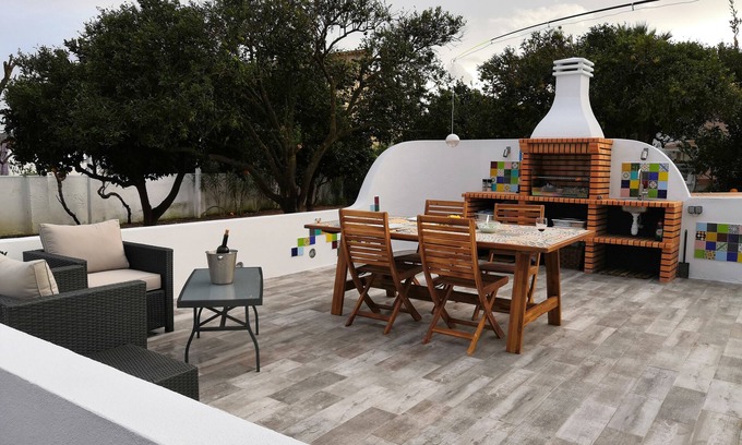 Setubal House | Aldeia De Luz - Charming 3 Bedroom House with Pool, BBQ, Garden & Games Room