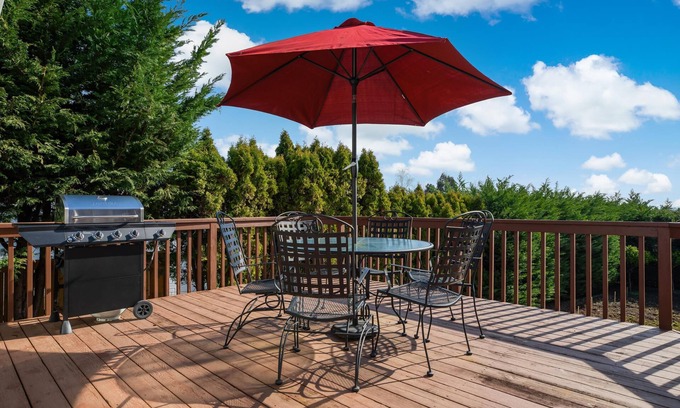 Dundee House | Alder House: Single Level Home in the Dundee Hills