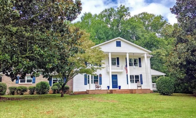 Clarkesville House | Alec Mountain Retreat-w/fresh blueberries for the picking & a dream kitchen!