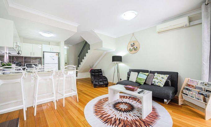 Alexandria Apartment | Alexandria To Sydney Central/Sydney Park/Shop