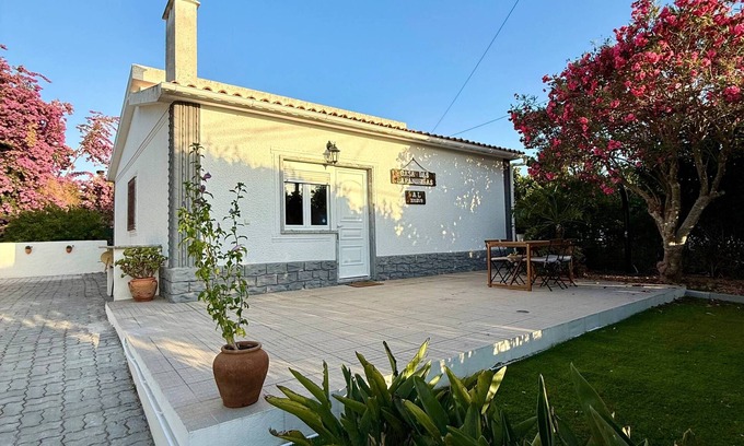 Alfarim Villa | Alfarim Garden Retreat - near Meco Beach
