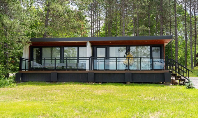 South Algonquin Cabin | Algonquin's Edge Resort | Waterfront 6