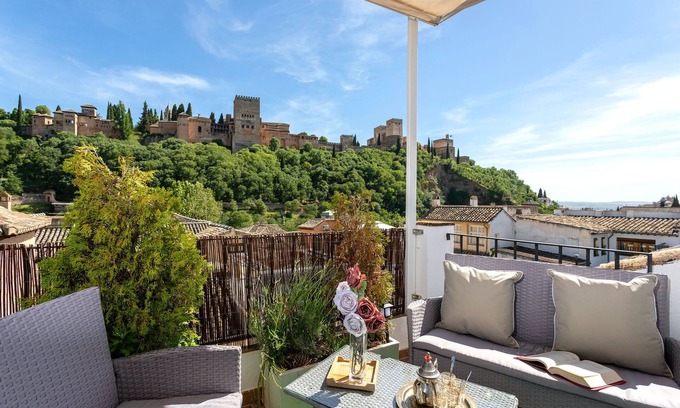 San Pedro Apartment | Alhambra Views Apartment. Mirador de la Victoria