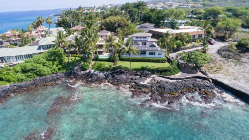 Kailua-Kona House | Ali'i Point Spacious and Private Oceanfont Villa with A/C