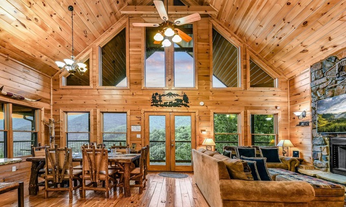 Gatlinburg - Pigeon Forge Cabin | Ali's Dream 3 Bedroom Cabin by RedAwning